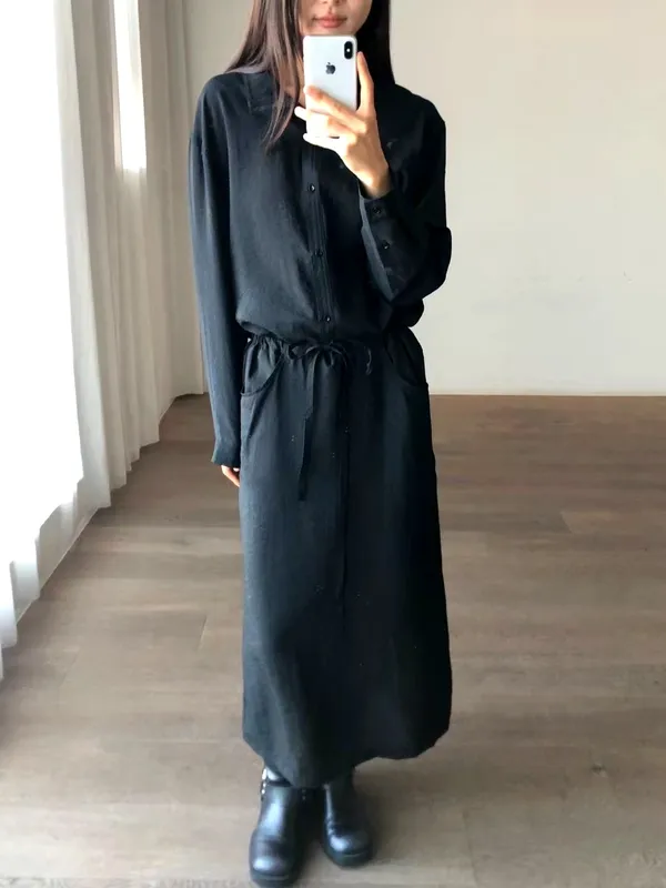 Minimalist Black Long Sleeve Top - Comfortable and Versatile