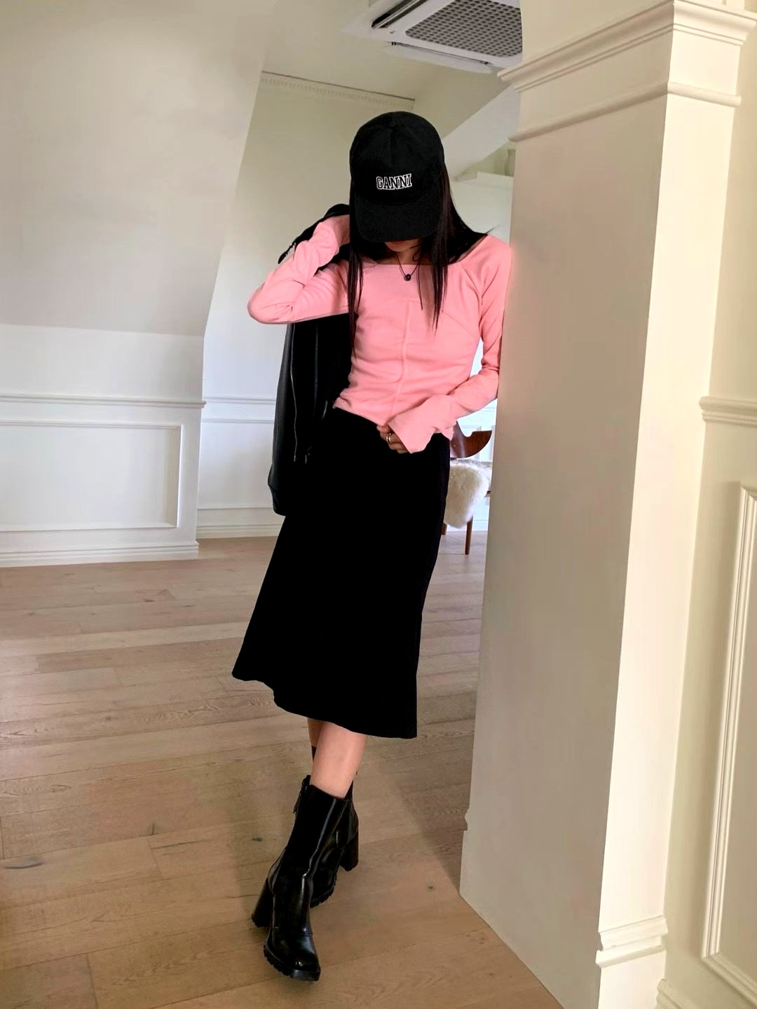 스타일리시 슬림핏 핑크 긴팔 탑