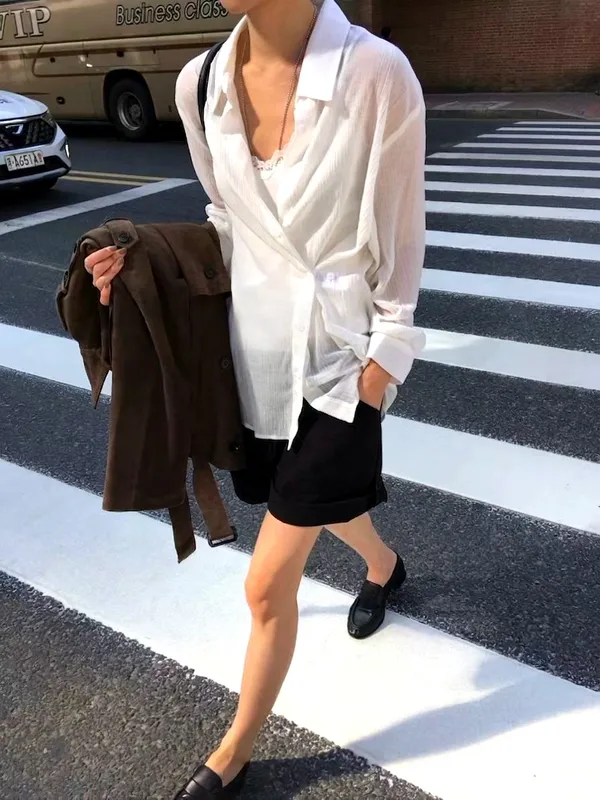 Lightweight and Breathable Women's Top, Elegant and Versatile