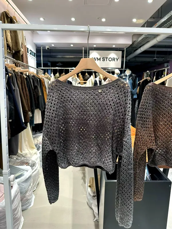 Fashionable Sheer Knit Top, Lightweight and Comfortable, Perfectly Paired with Jeans
