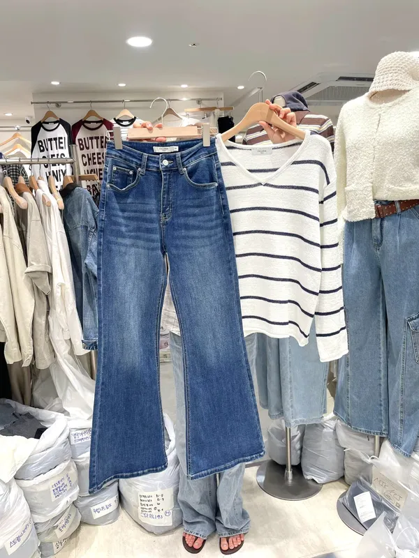 Stylish Women's Denim Jeans with Comfortable Slim Fit Design