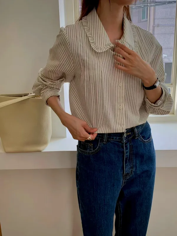 Elegant Striped Shirt, Effortlessly Paired with Fashionable Jeans