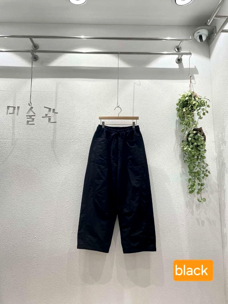 스타일리시한 블랙 여성 루즈 팬츠, 편안하고 다재다능