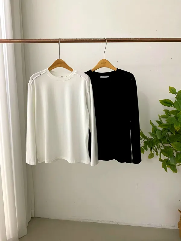 Minimalist Long Sleeve T-Shirt - Comfortable and Versatile