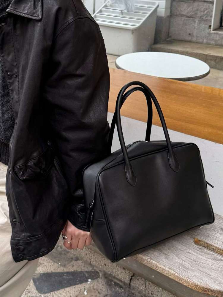 Stylish Minimalist Black Tote Bag - Premium Leather Material
