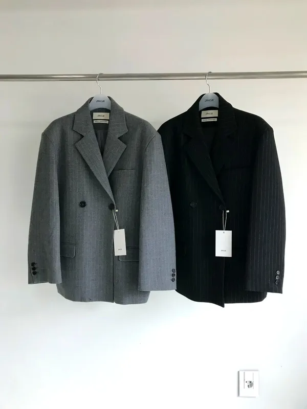 Stylish Women's Coat with Classic Double-Breasted Design, Exuding Elegance