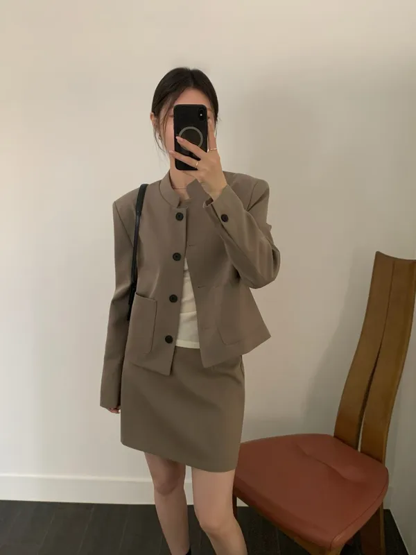 Chic and Minimalist Women's Jacket, A Must-Have for Elegant Style