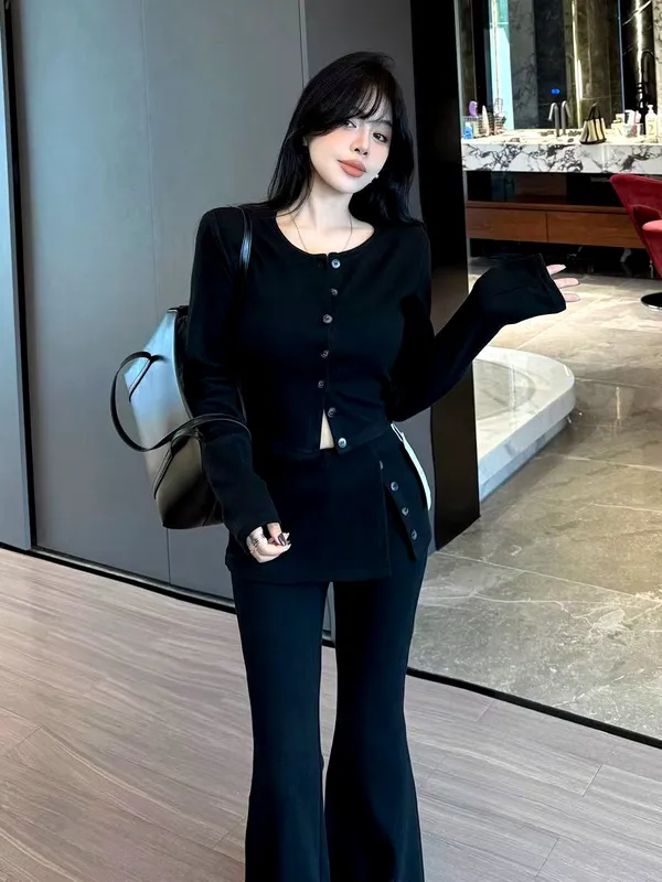 Stylish Black Women's Outfit Set - Elegant and Perfectly Matched