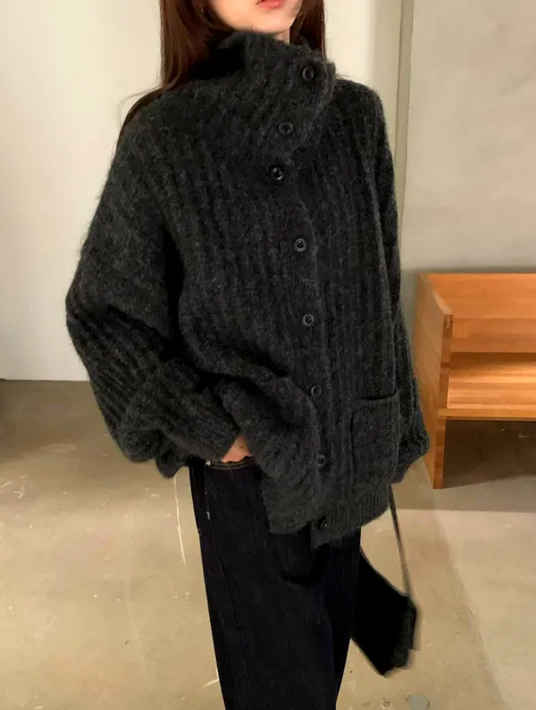 Fashionable Women's Sweater Top, Warm and Comfortable, Versatile Style
