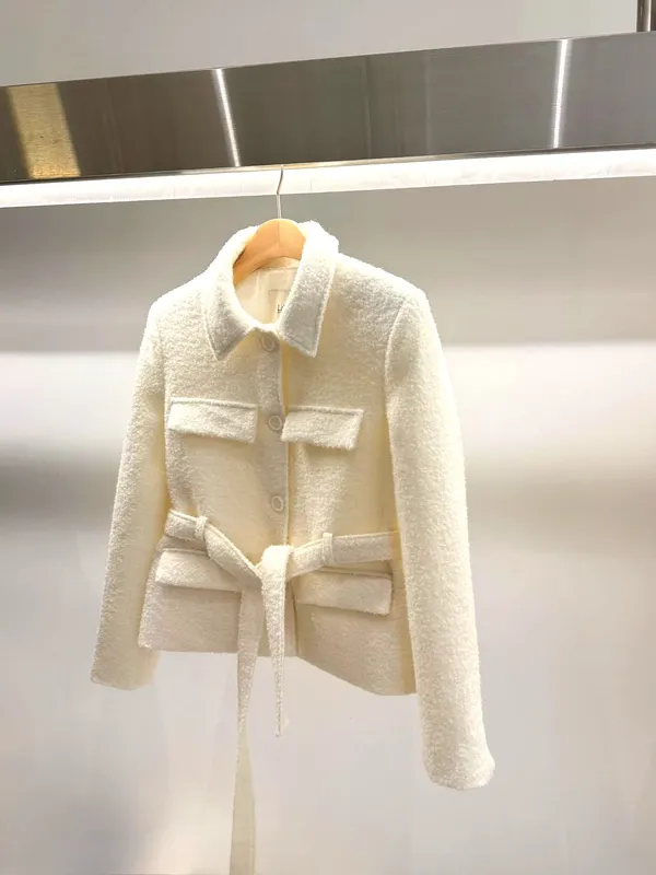 Elegant temperament women's coat, fashionable and versatile.