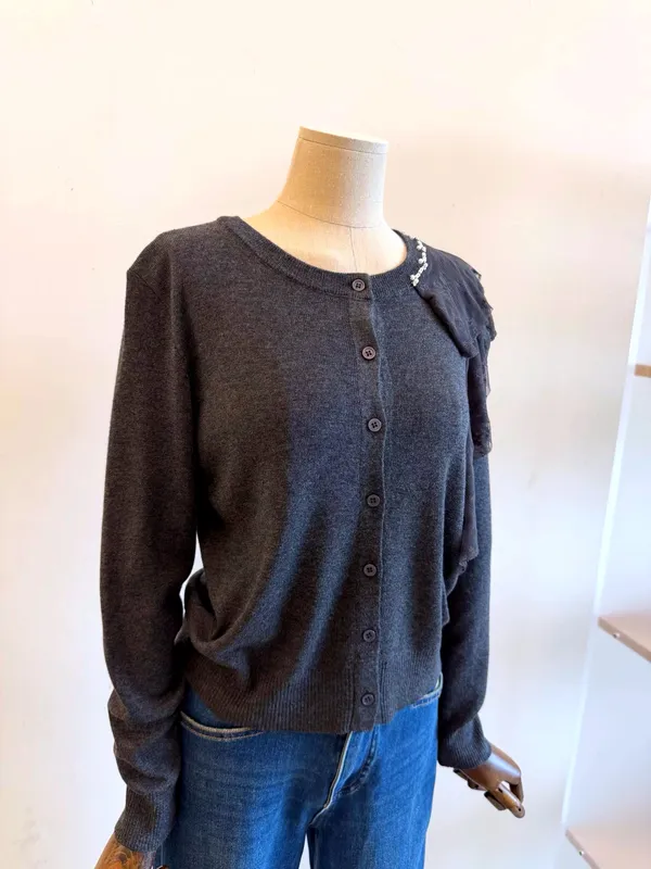 Elegant Knit Sweater with Lace Details - A Must-Have for Fall and Winter
