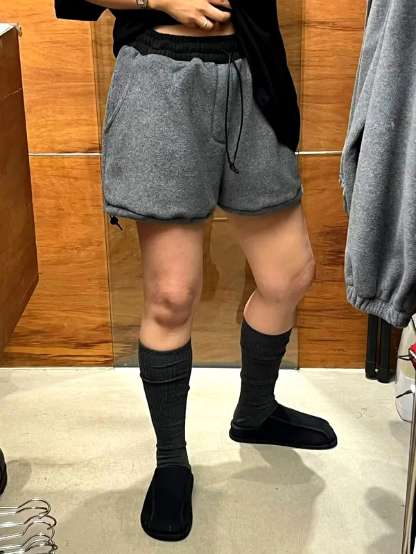 스타일리시한 캐주얼 회색 반바지 - 편안하고 다재다능