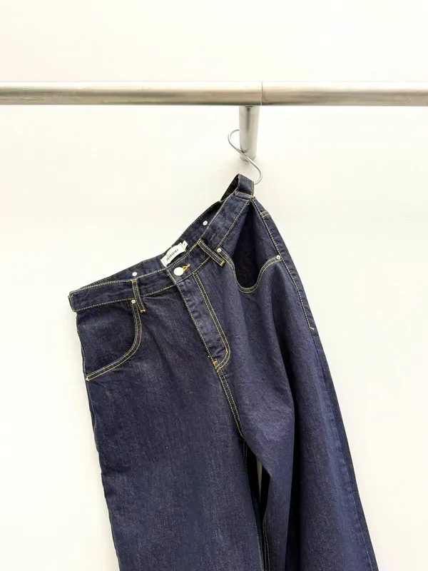 Classic Blue Men's Jeans - Fashionable and Versatile