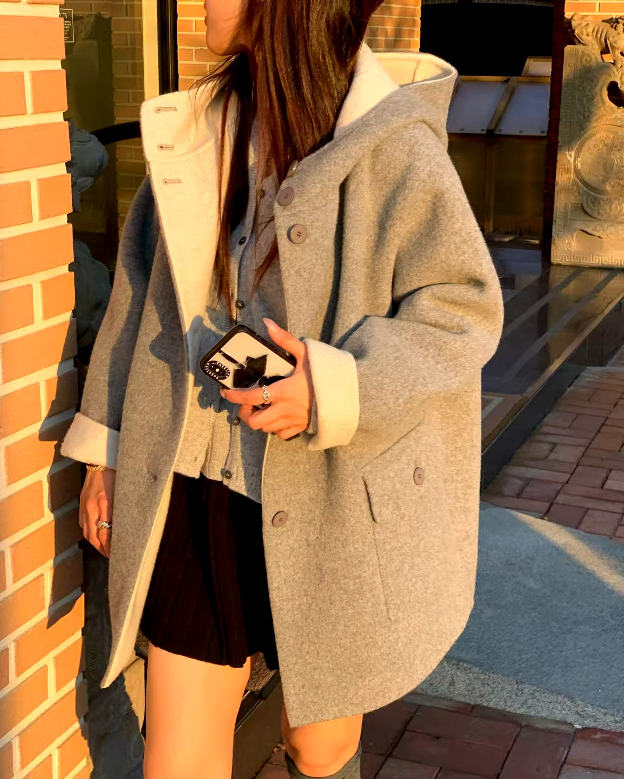 스타일리시한 따뜻한 여성 자켓, 우아한 회색 디자인