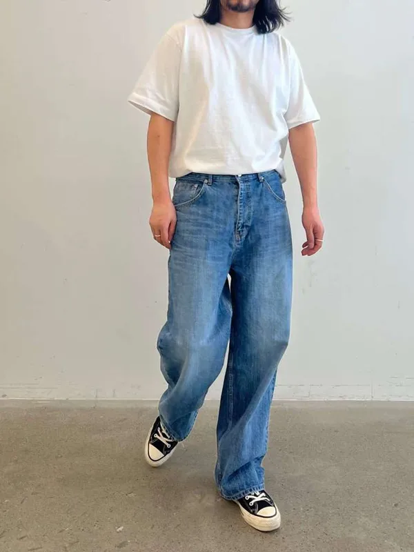 Classic Loose White T-Shirt - Comfortable and Versatile