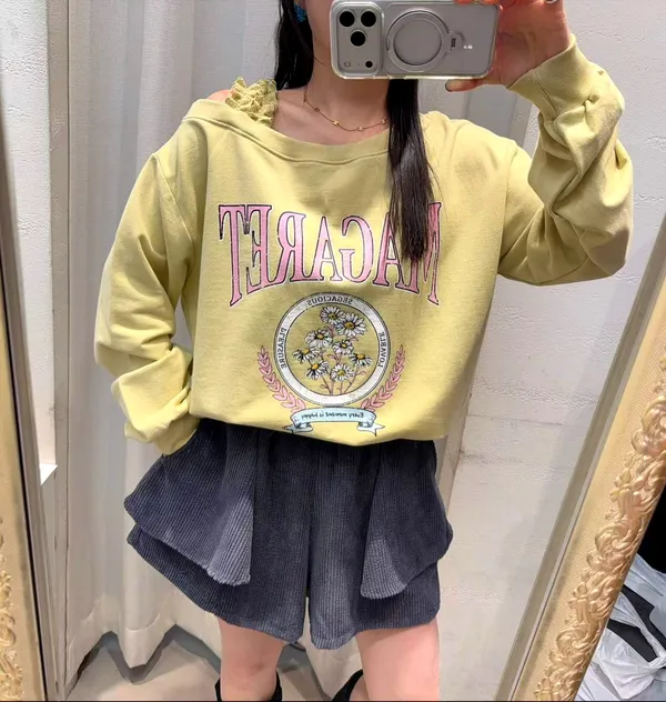 時尚印花衛衣，舒適休閒風格