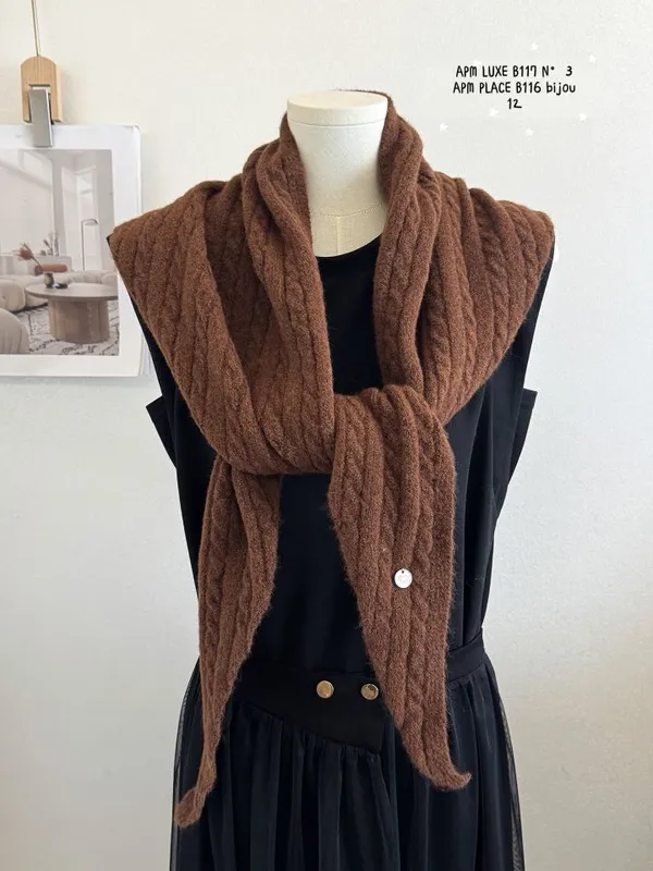 Fashionable Knitted Scarf, Warm and Comfortable, A Must-Have
