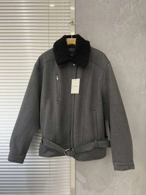 Fashionable Gray Coat with Lamb Fur Collar, Warm and Comfortable