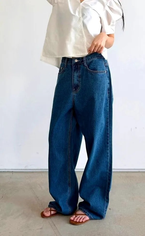 Loose Fit Casual Jeans - Fashionable and Versatile