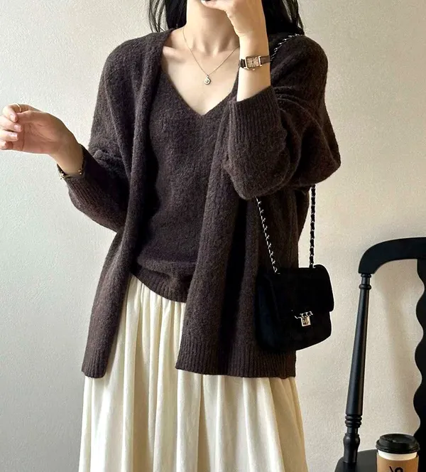 Elegant Women's Outfit Set, Cozy Knitted Cardigan with Pleated Skirt