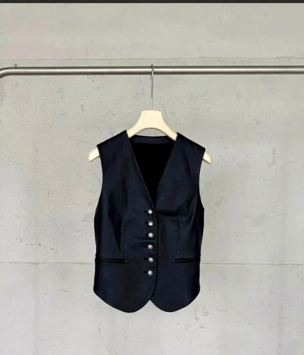 Stylish Versatile Women's Jacket with Elegant Design