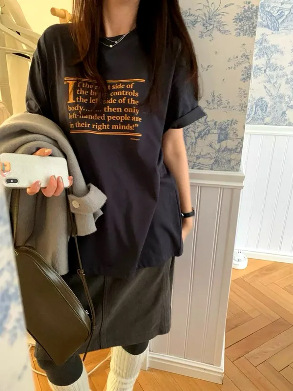 เสื้อยืดพิมพ์ลายสไตล์มินิมอล สบายและใส่ได้หลายโอกาส
