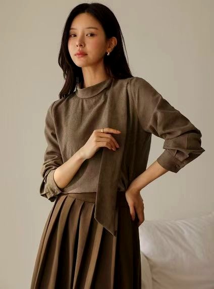 우아한 여성용 탑, 미니멀한 디자인 - 모든 자리에서 완벽한 조화