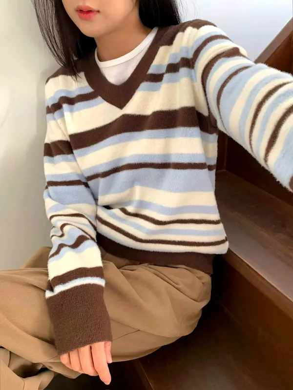 Stylish Striped Knit Sweater - Comfortable and Versatile