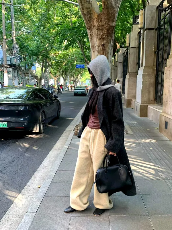 Quần casual thời trang - Thoải mái và đa năng cho những chuyến đi hàng ngày