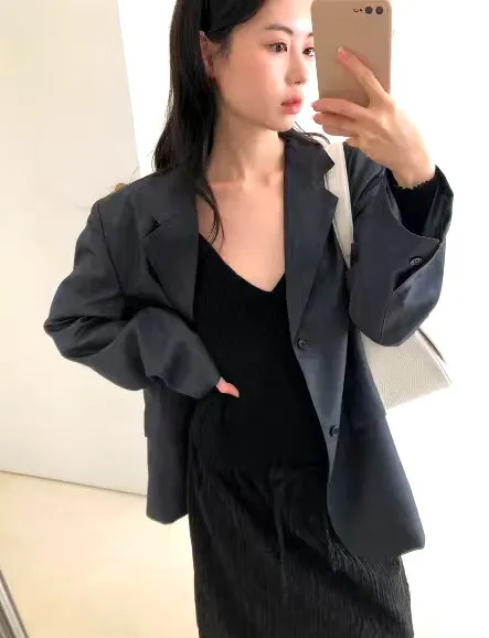 Stylish Women's Blazer Jacket, Elegant and Versatile for Any Occasion