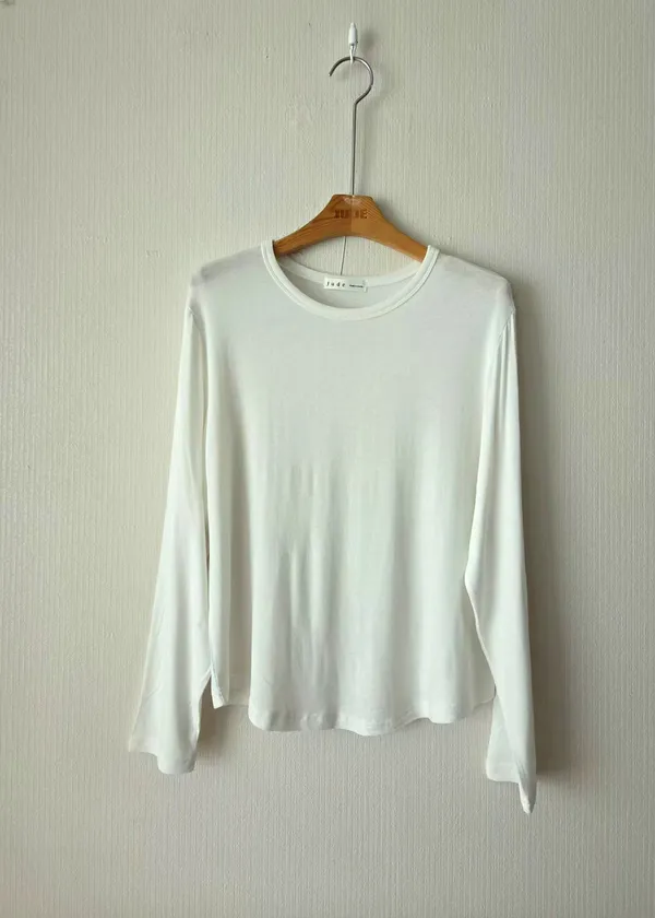 Minimalist Comfortable White Long Sleeve Top, Lightweight and Breathable
