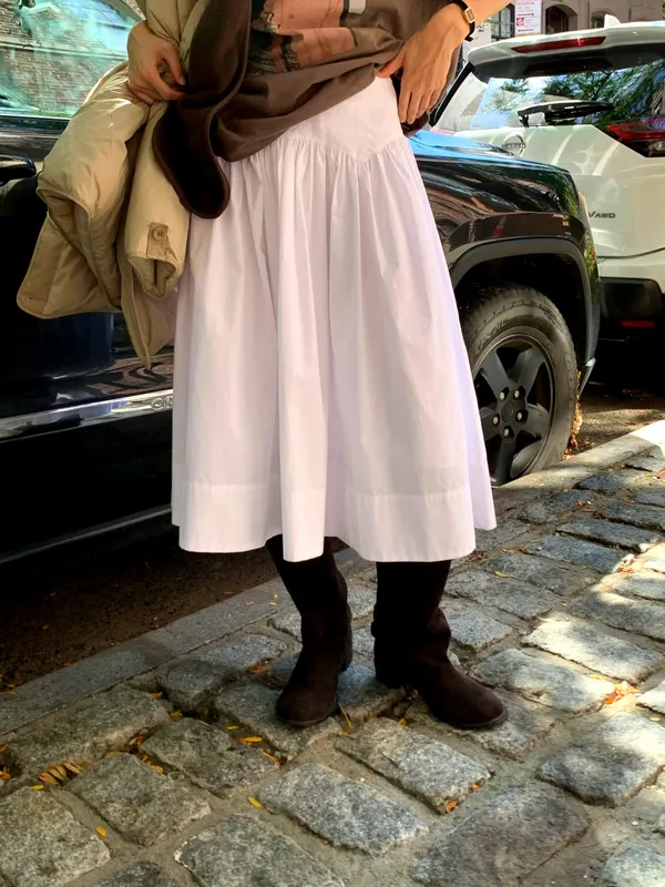 Elegant White Midi Skirt - Lightweight and Comfortable, Perfect for Fall and Winter Coats