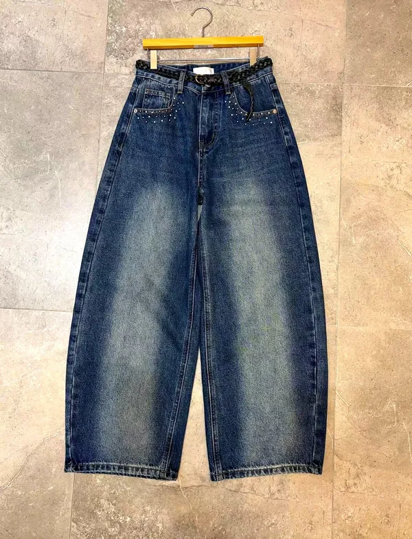 Fashion High-Waisted Jeans, Comfortable Loose Fit, A Wardrobe Essential