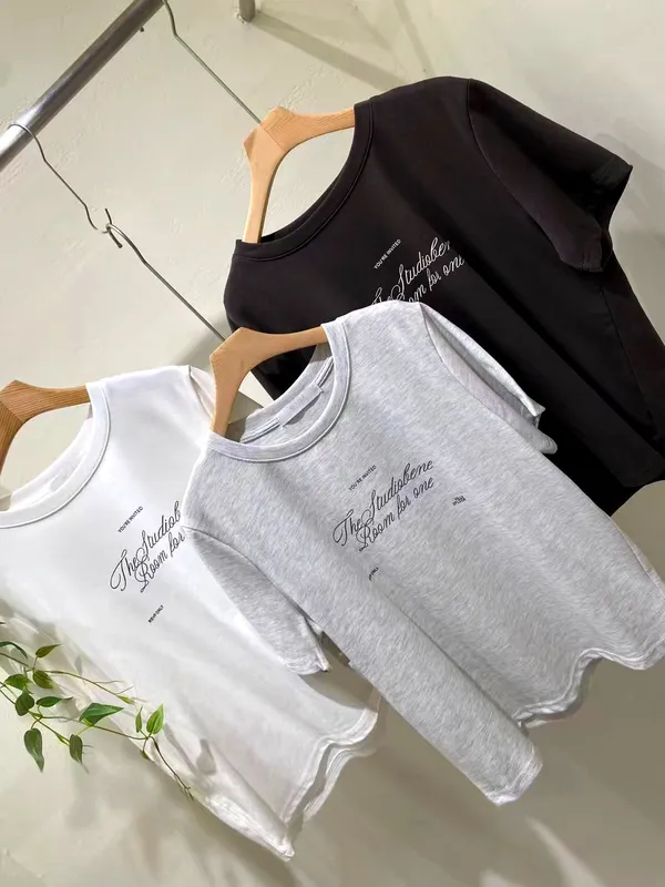 เสื้อยืด刺绣สไตล์มินิมอล สวมใส่สบายและเข้ากันได้ดี