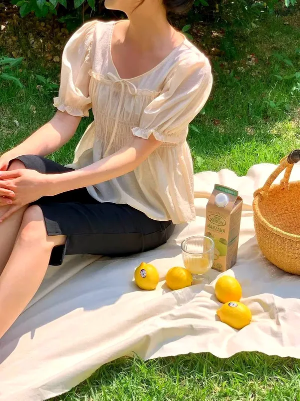 Fresh and Comfortable Women's Top, Lightweight and Breathable, Perfect for Summer Outfits
