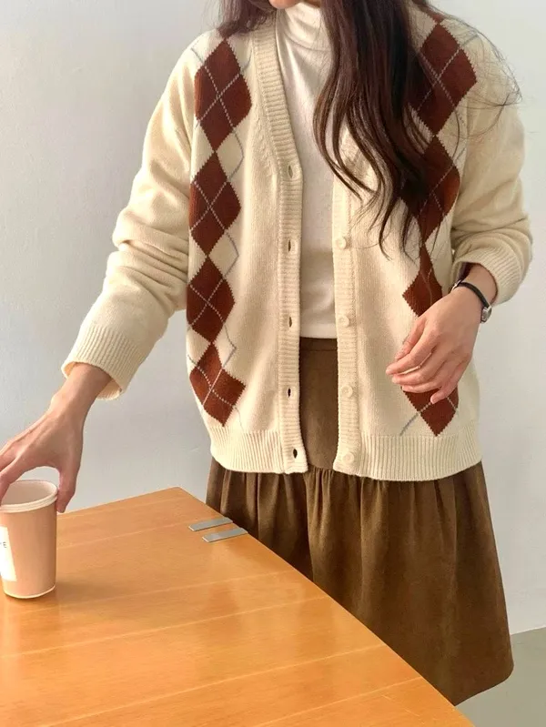 Stylish Plaid Cardigan for Women, Warm and Comfortable, Perfect Match