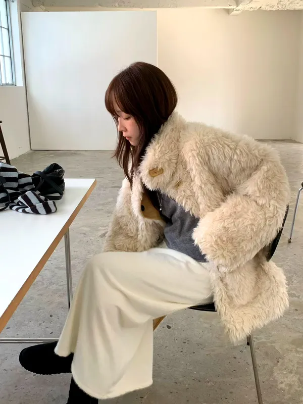 Stylish Plush Coat - Warm, Comfortable, Perfect for Fall and Winter