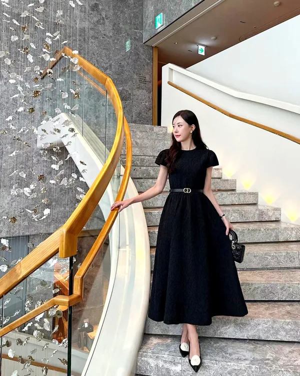 Elegant Black Dress to Showcase Your Charming Aura