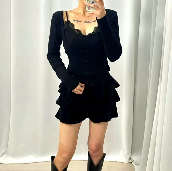 Elegant Black Women's Outfit Set with Lace Details - Fashionable and Versatile
