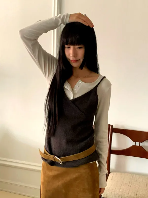 Minimalist and Comfortable Women's Top for Various Occasions