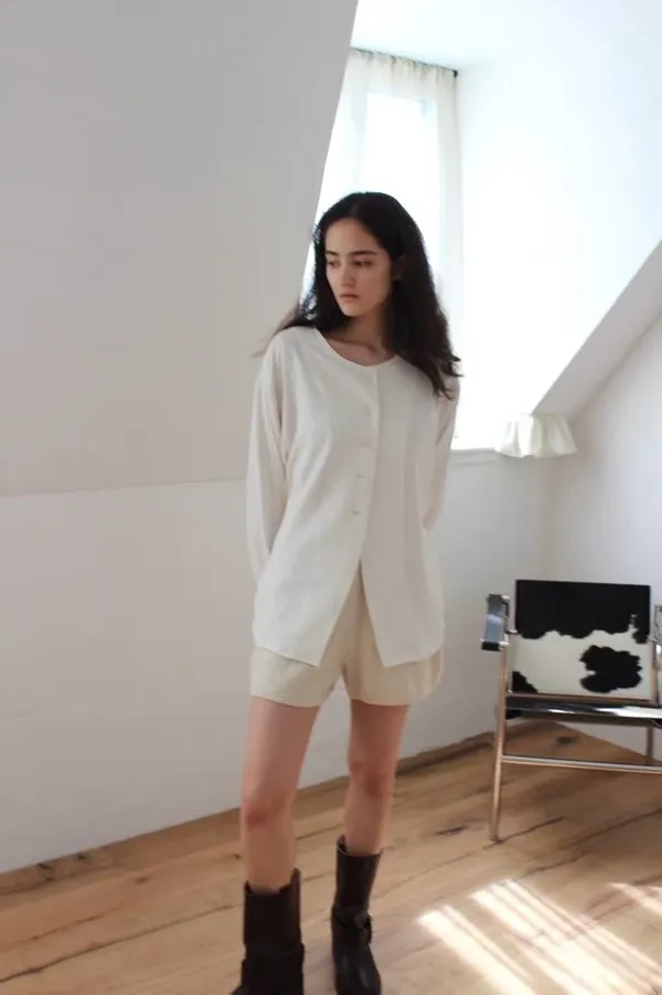 Minimalist Style Women's Shirt - Comfortable and Breathable for Spring and Summer