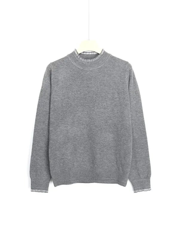 Stylish Minimalist Gray Sweater - Comfortable and Versatile