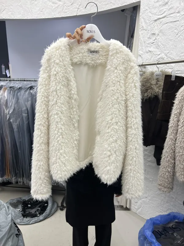 Fashionable Plush Coat, Warm and Comfortable
