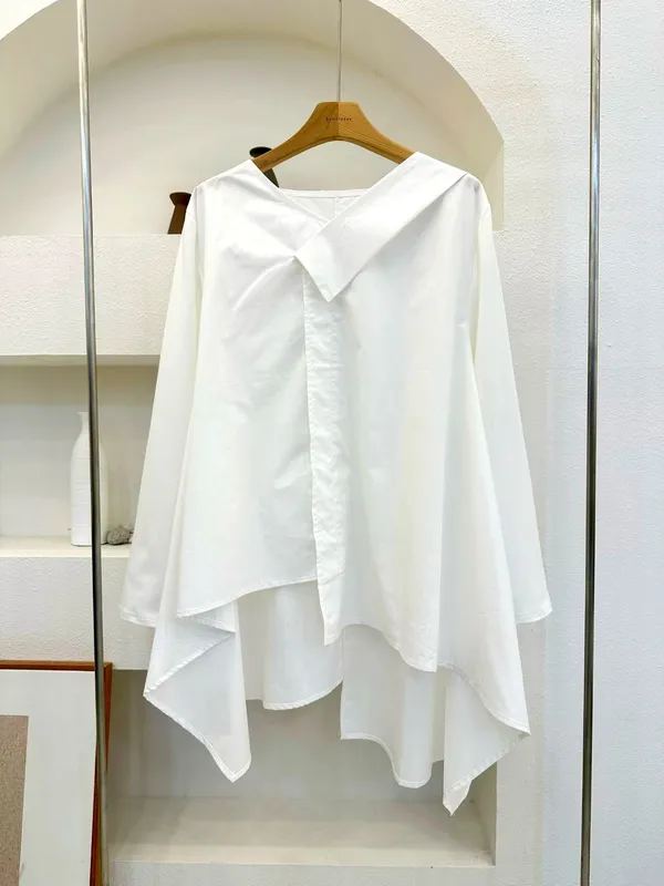เสื้อเชิ้ตสีขาวเรียบง่าย - สไตล์ที่สง่างามเหมาะกับทุกโอกาส