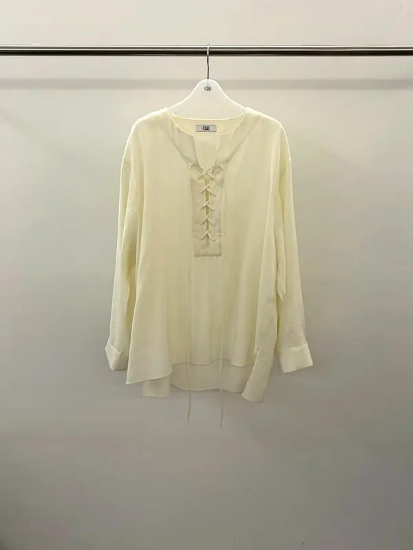 Minimalist Elegant Women's Top, Lightweight and Breathable, Perfect Match
