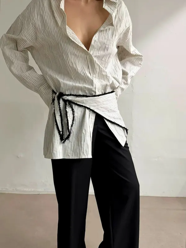 เสื้อเชิ้ตลายทางสไตล์ทันสมัย สร้างลุคที่สง่างามได้ง่ายๆ