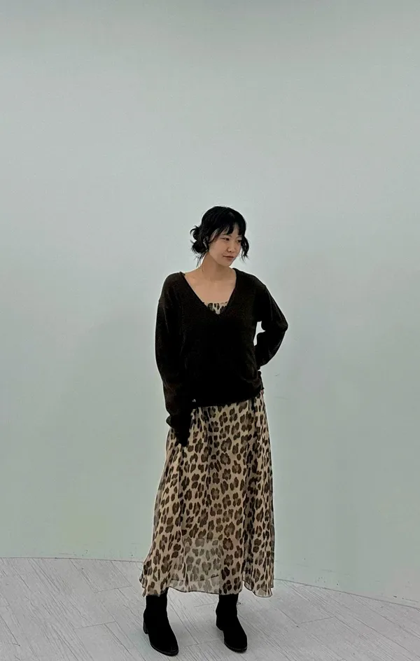 Stylish Leopard Print Women's Top - Elegant and Comfortable