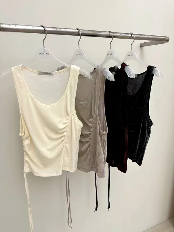 Stylish Versatile Women's Top with Comfortable Sleeveless Design
