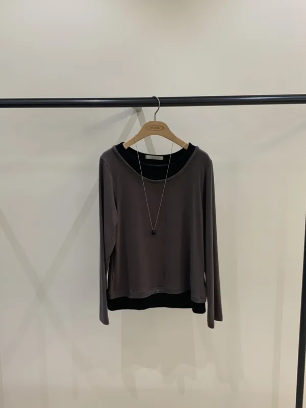 スタイリッシュなミニマリスト長袖Tシャツ、快適で多用途