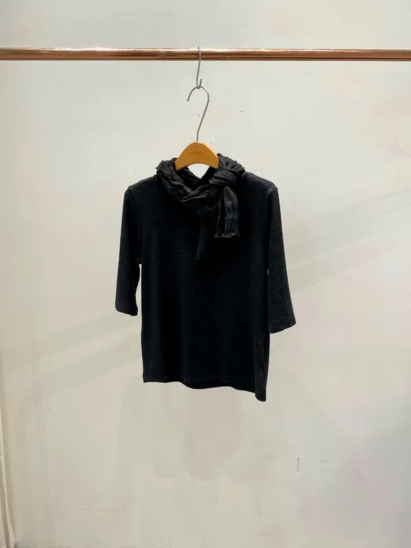 Stylish and Minimalist Women's Top, Perfectly Versatile